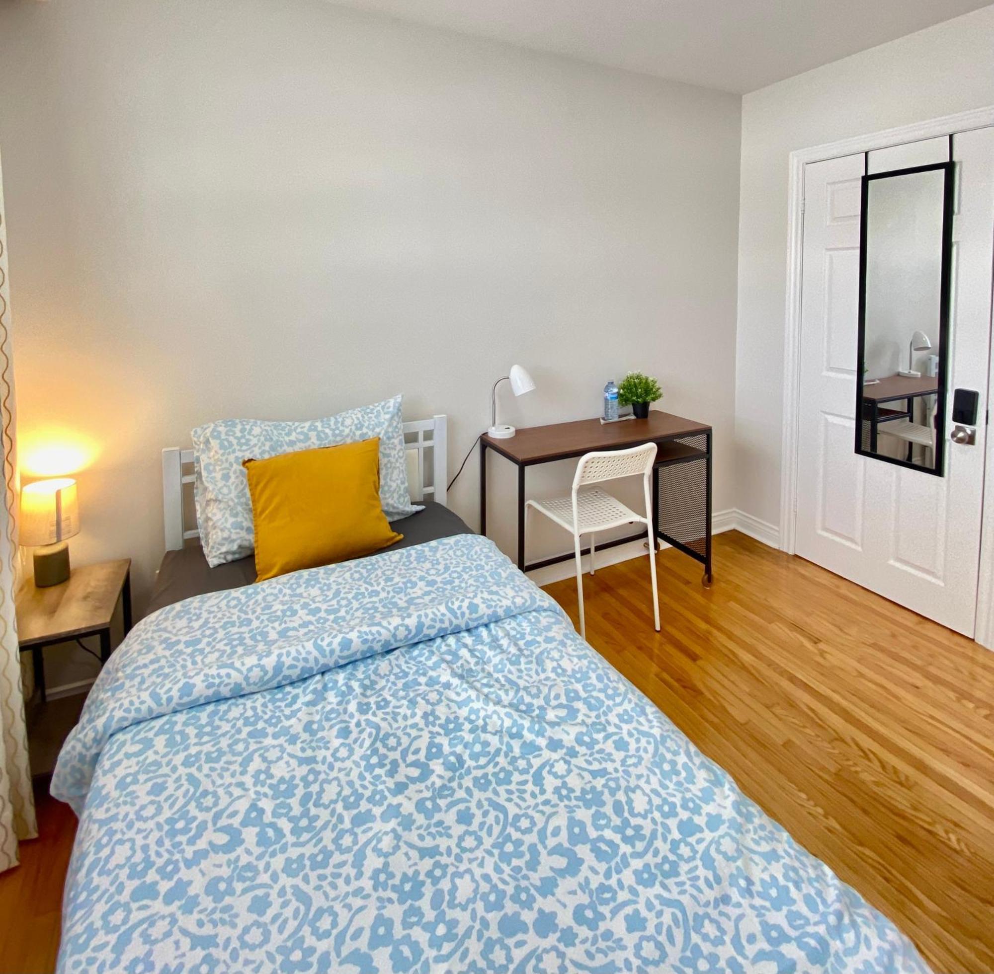 Sunny House - Main Floor, Free Parking, In Toronto Hotel Kültér fotó