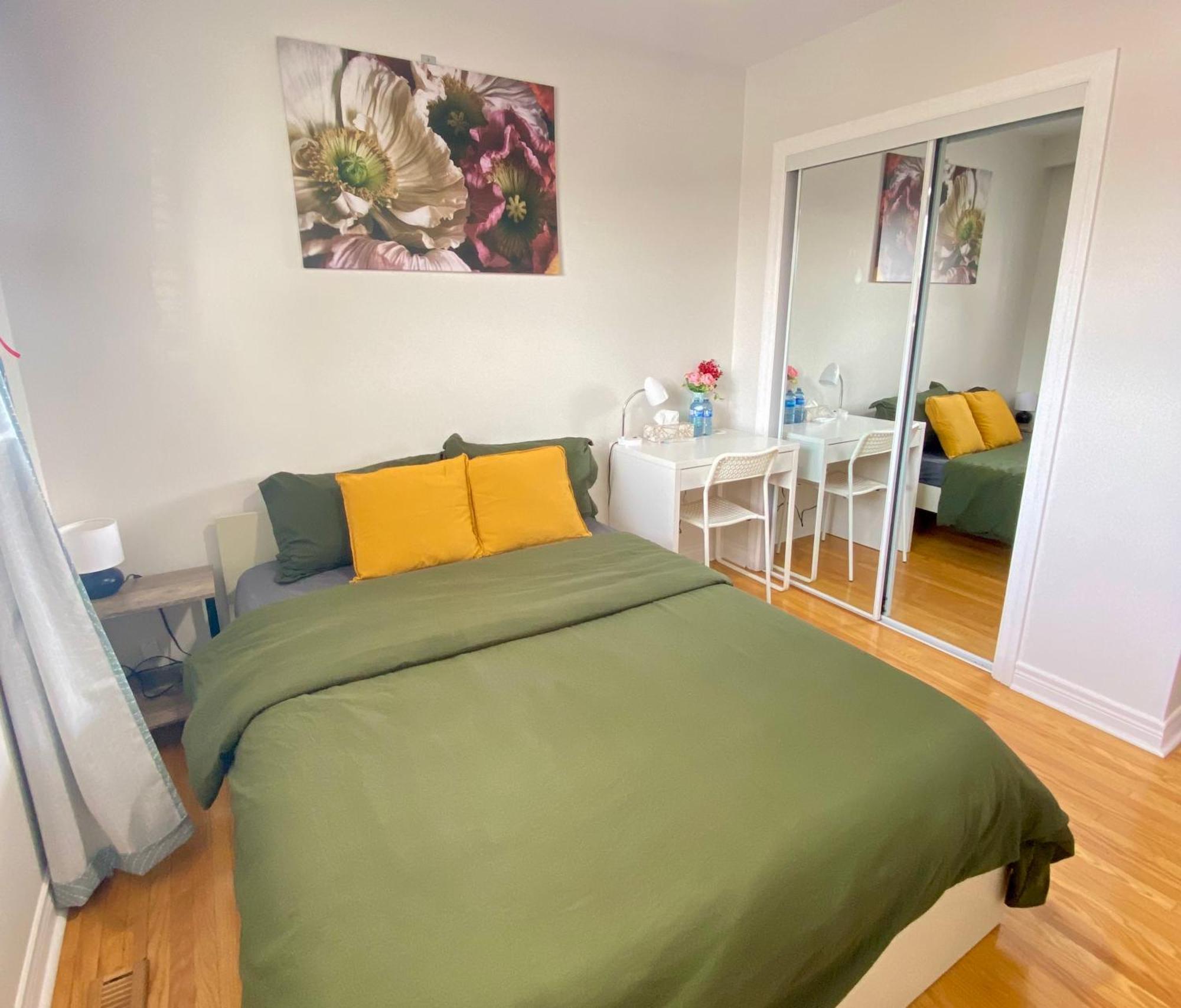 Sunny House - Main Floor, Free Parking, In Toronto Hotel Szoba fotó